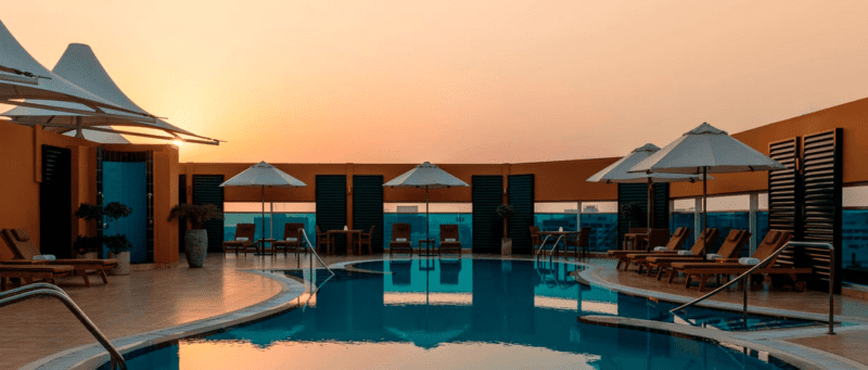 swimming pool of 4 star hotel close to meena bazaar dubai, four points sheraton downtown dubai