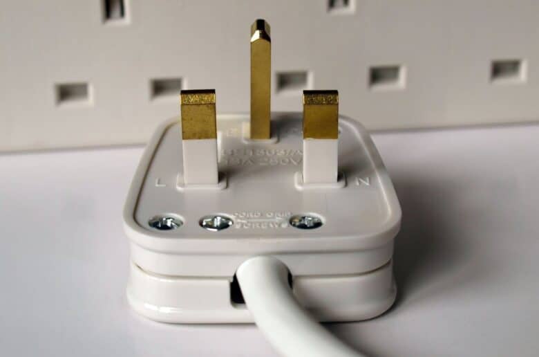 What plug do electrical outlets in Dubai use? Best adapter?