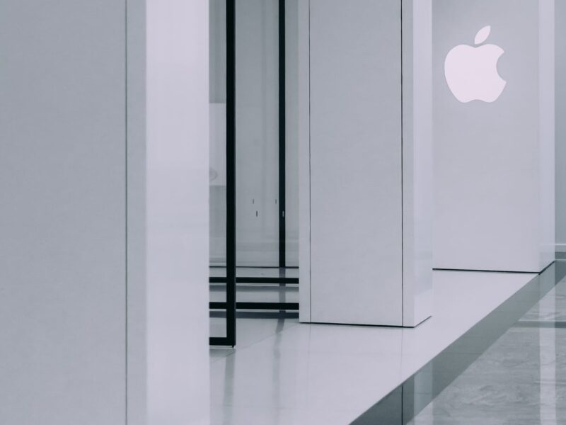 Entrance to the Apple shop in Mall of Emirates