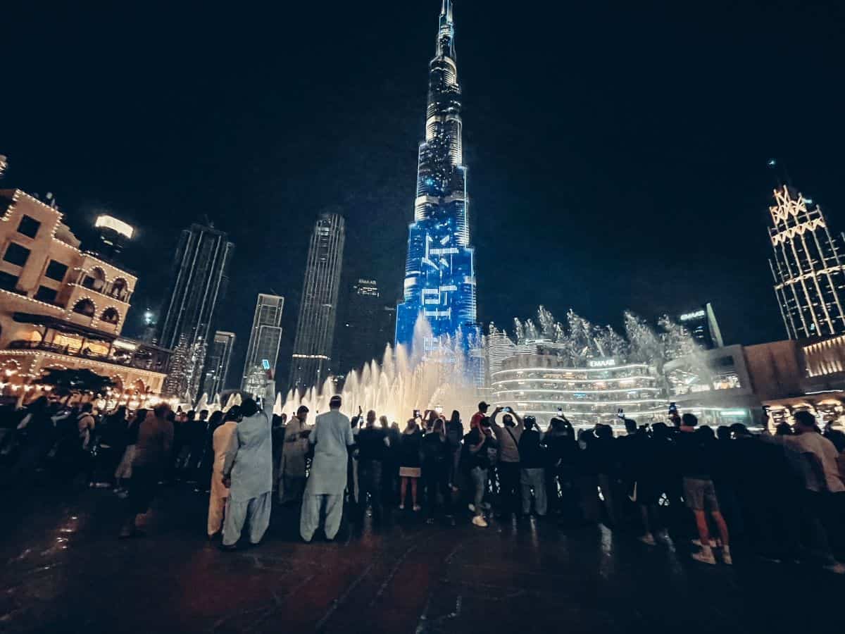 Dubai Fountain show times & how to AVOID the crowds [2024]