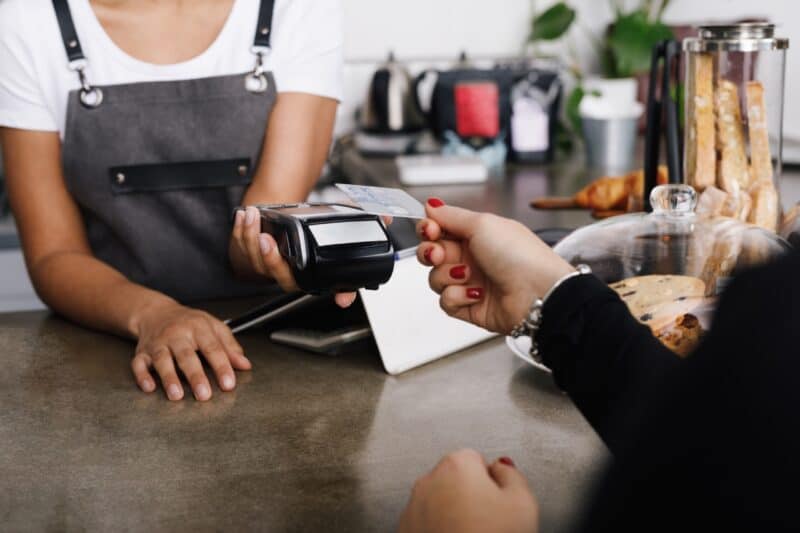 Person paying with their card at a cafe in Dubai where cards are very commonly accepted