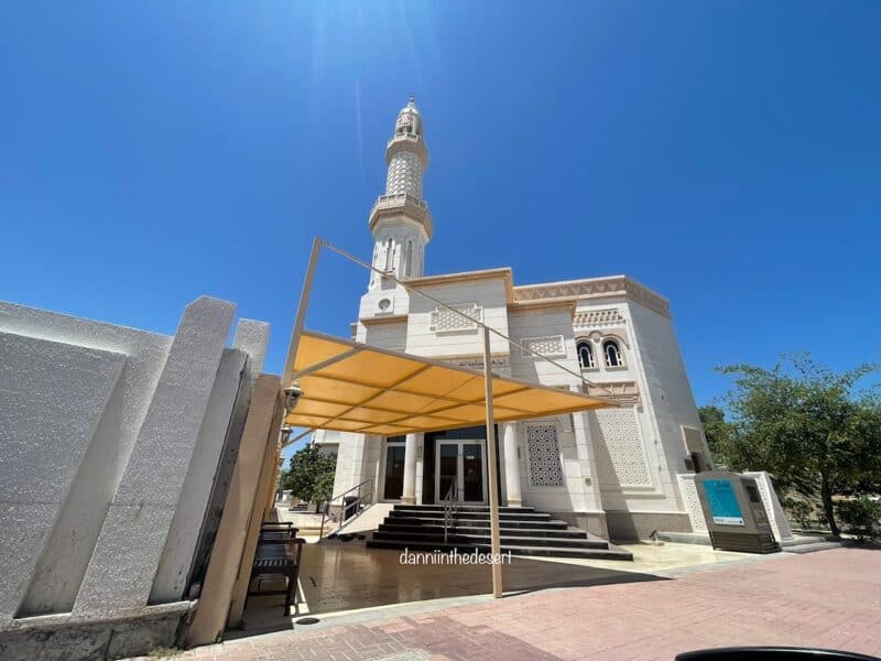 Photo of the exterior of Aisha Mosque in Jumeirah 3